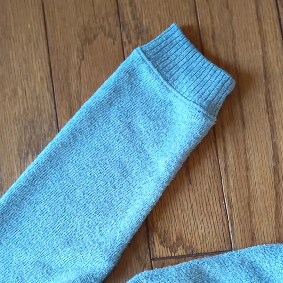 Size 5 Janie and Jack knit long sleeve pocketed top with button closures - Picture 7 of 7